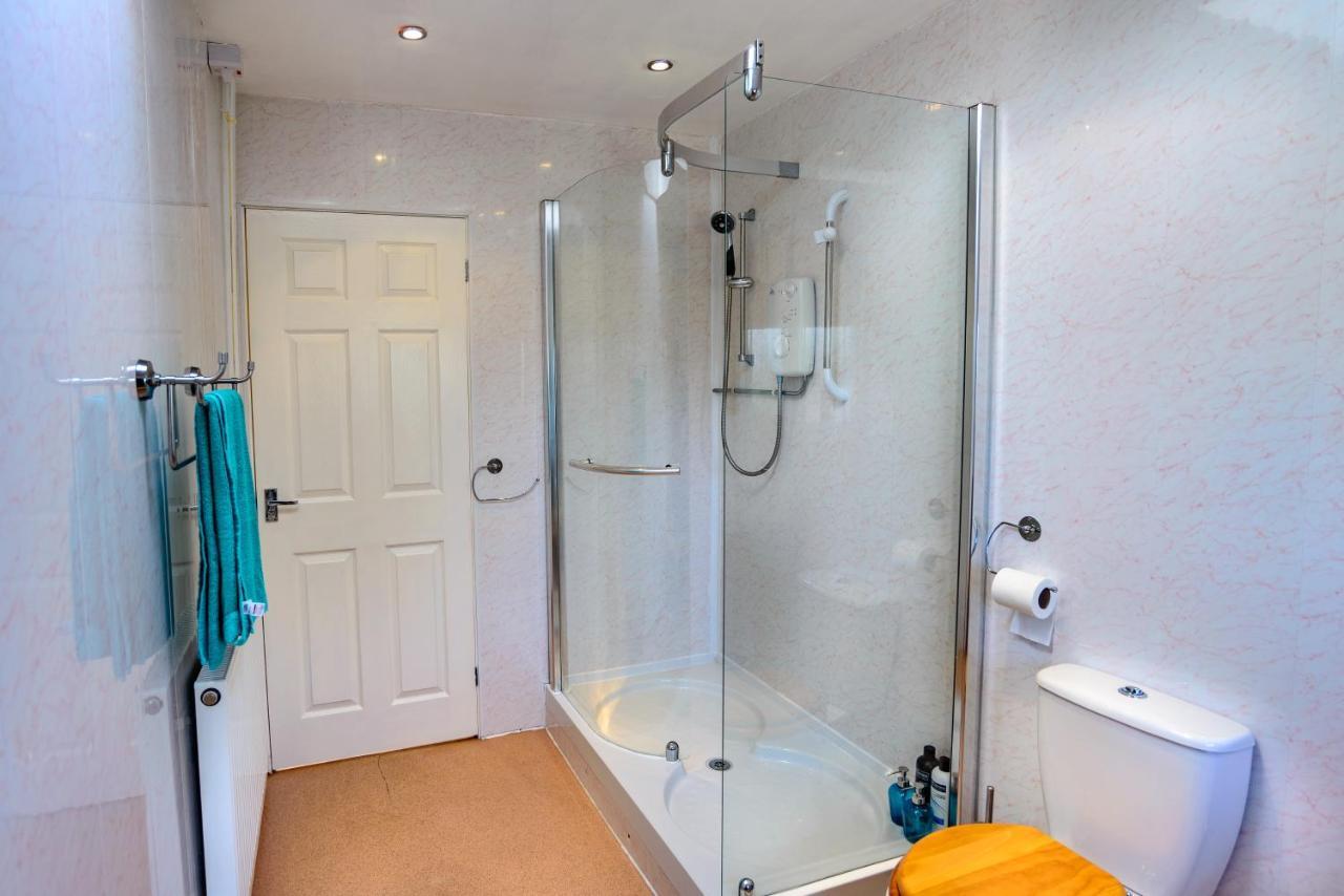 Carys Serviced Accommodation Swansea Habitación foto